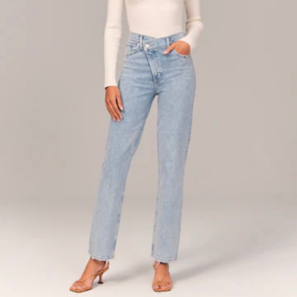 Abercrombie & Fitch Criss Cross Ultra High Rise 90s Straight Jeans